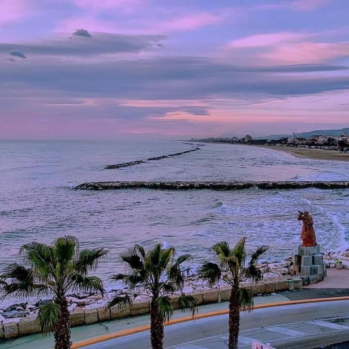App Sul Lungomare Apartman San Benedetto del Tronto Kültér fotó